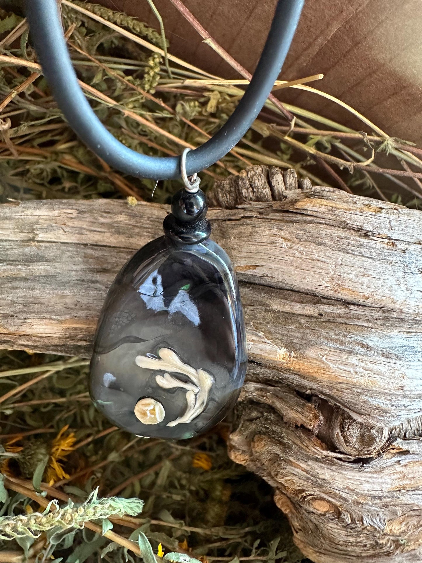 Wolf pendant in glass, wolf necklace